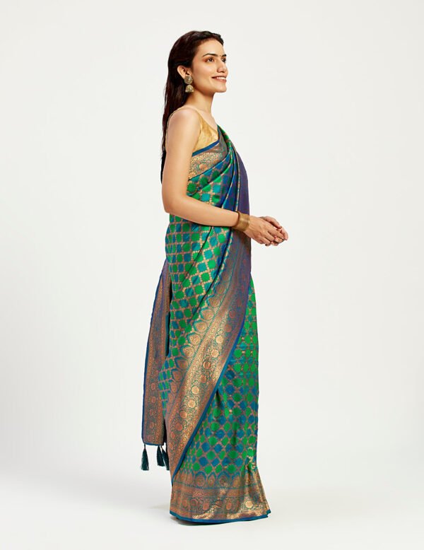 Two-Tone Kathpadar Elegance - Image 5